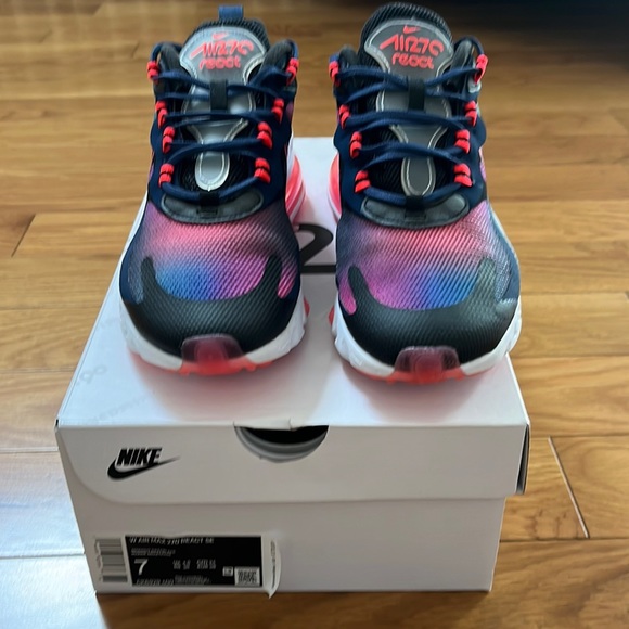 Nike Air Max 270 React - Picture 2 of 9